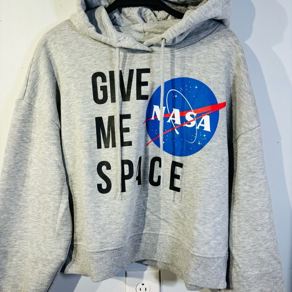 Chemistry Gray Cropped “Give Me Space” Hoodie Size XL - Picture 5 of 5